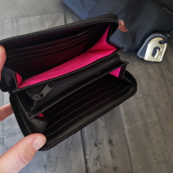 NWOT Dooney & Bourke bag with wallet - Picture 7 of 7